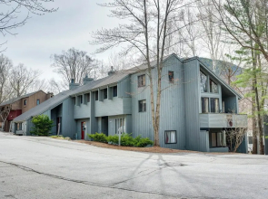 Loon Mountain Townhome w/ Pool + Slope Views!