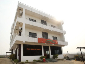OYO 731 Hotel Peace Zone