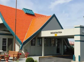 Budget Host Inn & Suites