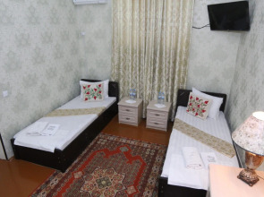 Al Mansur Guesthouse