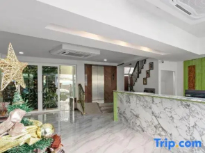 Royale 8 Ville Guest House