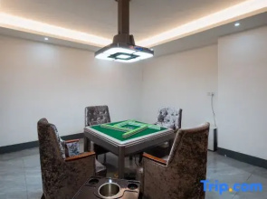 Linhai Jingjiangli City Light Stay (Yintaicheng Yaoda Department Store)