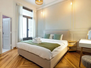 Meadows - Luxury 3-Bedroom Apt in Athens