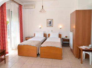 Triada Hotel