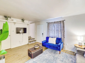 Chic Farmhouse, 3Mi to Lake-pet Friendly & Golfing