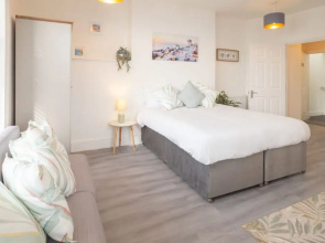 Host Stay Harbour Lights