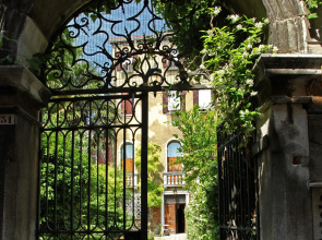 Testa - WR Apartments