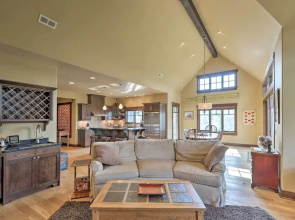 Downtown Condo Near Whitefish Resort & Lake!