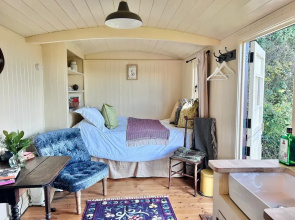 Cozy Cabin Retreat Near Chepstow