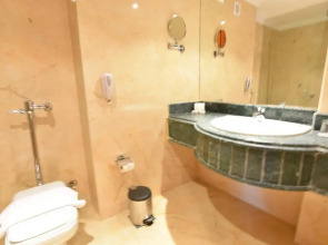 Hawaii Riviera Club Aqua Park - Families and Couples Only