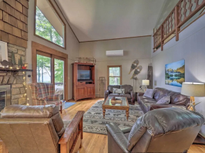 Hot Tub & Scenic Views: Beech Mountain Retreat