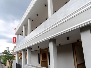 OYO 1476 Asoka Family Residence