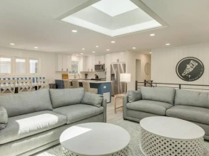 Luxury Beach House - 2min Walk to Beach - Private Pool - Group & Dog Friendly