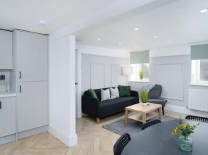 Modern 5 Bed-2 Bath Apartment