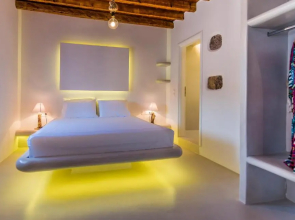 Plaka Suites