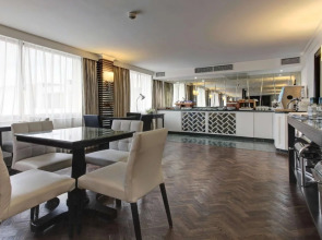 Renaissance London Heathrow Hotel