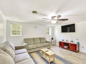 Seneca Vacation Rental w/ Grill Near Lake Hartwell