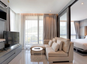 Tropical Hill Views Citygate Suite D609