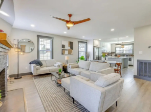 4 Mi to Liberty Bridge: Greenville Getaway w/ Deck