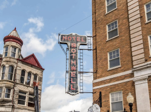 Hotel Bothwell Sedalia Central District, an Ascend Collection Hotel