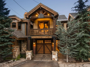 Slopeside 4 bedroom Townhome by All Seasons Resort Lodging