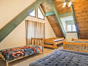 5 Mi to Lake Arrowhead Village: Cabin w/ Game Room