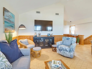 Hot Tub & Ocean Views: Kitty Hawk Haven!