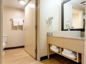 Red Roof Inn PLUS+ Miami Airport