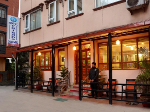 Hotel Friend's Home