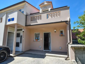 Lidija - Family Friendly & Close to the sea - B2