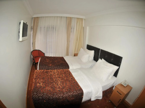 Palace Point Hotel
