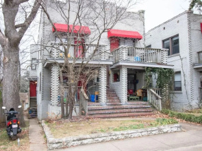 Apt on Town Square - Ultimate DT Fay Location!