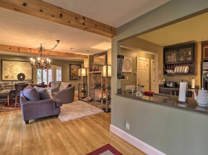 Cozy Conyers Cabin w/ Fireplace & Pool Table!