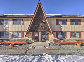 7 Mi to Keystone: Mtn-view Abode w/ Deck!
