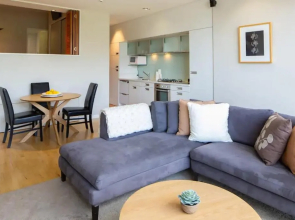 Stunning Lakeview 2 Bedroom Apartment