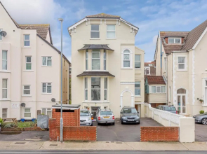 Luxury Granada Apartments - 1 & 2 bed FLATS Perfect for Contractors, Family, Students near Seafront