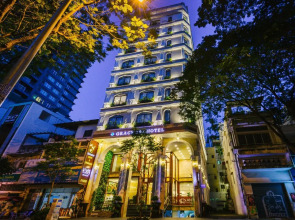 Happy Life Grand Hotel & Sky Bar