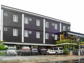 RedDoorz near Botani Square Mall