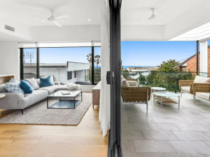 Chic Beachside Apartment, Peregian Beach