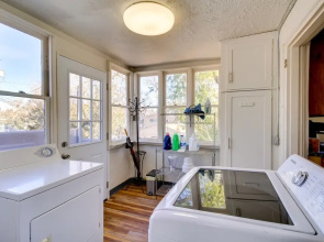Silver Hill Apartment Near UNM Campus!