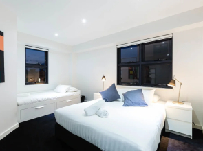 MADDISON, 3BDR Port Melbourne Apartment