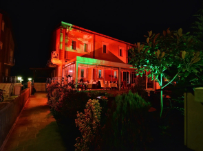 Assortie La Villa Hotel