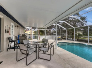 Englewood 2 Bedroom Canalfront Pool Cottage 2 Home