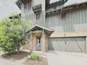 The Reserve: Lakefront Paradise W/ Private Hot Tub 4 Bedroom Home