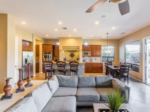 Aurora by AvantStay Stylish Spacious Oasis w Pool Spa BBQ