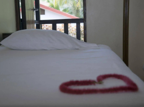 Pelican Beachfront Hotel