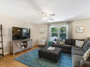 1010 E Ashley - Two Kitchens - Steps to Beach