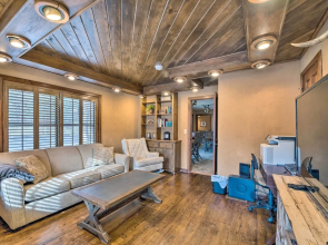 Central Ruidoso Mountain Home w/ Step-free Access!