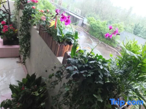 Gutlai Theme Hotel (Chongqing University of Technology No. 2 Middle Gate Store)