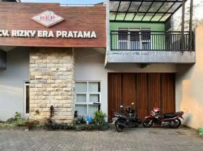 RedDoorz Syariah Nanna Homestay Near Dino Park